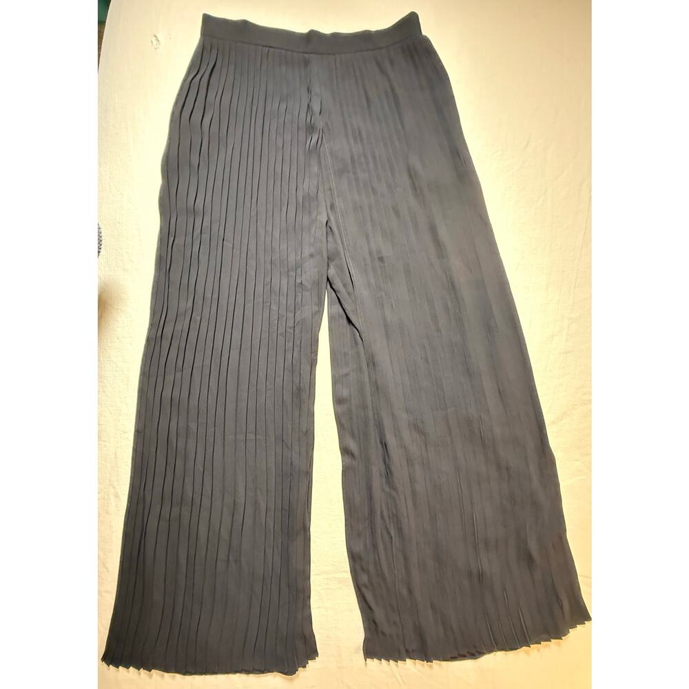 Joseph Ribkoff Black Pleated Pants
Size 8